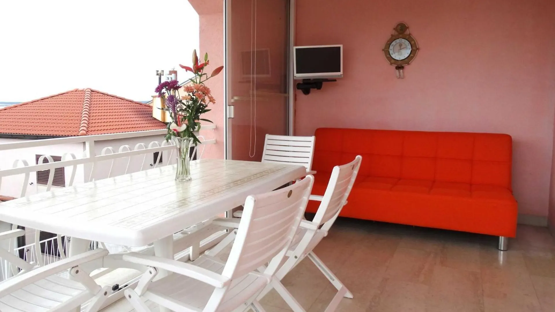 Lush And Sunny Apartment With Balcony And Sea View Crikvenica Croatia